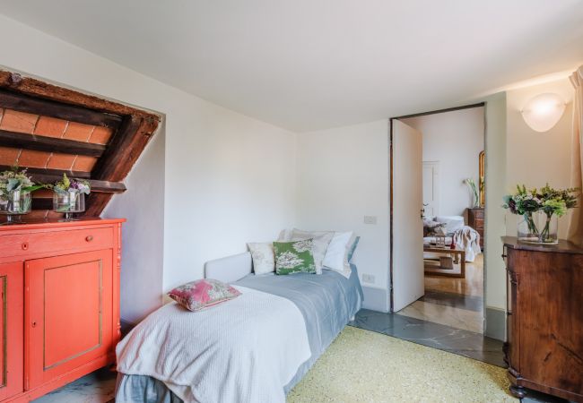 Apartamento em Lucca - Elegant Apartment in a Quiet Street inside the Walls Of Lucca Apartamento em Lucca - Elegant Apartment in a Quiet Street inside the Walls Of Lucca