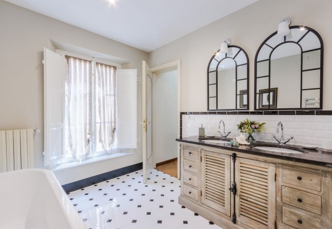 Apartamento em Lucca - The Healing Garden, 4 bedrooms Villa inside the Walls Apartamento em Lucca - The Healing Garden, 4 bedrooms Villa inside the Walls