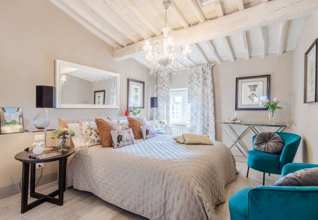 Apartamento em Lucca - Casa Marta, Luxury 2 Bedrooms Apartment with Terrace Inside the Walls of Lucca Apartamento em Lucca - Casa Marta, Luxury 2 Bedrooms Apartment with Terrace Inside the Walls of Lucca