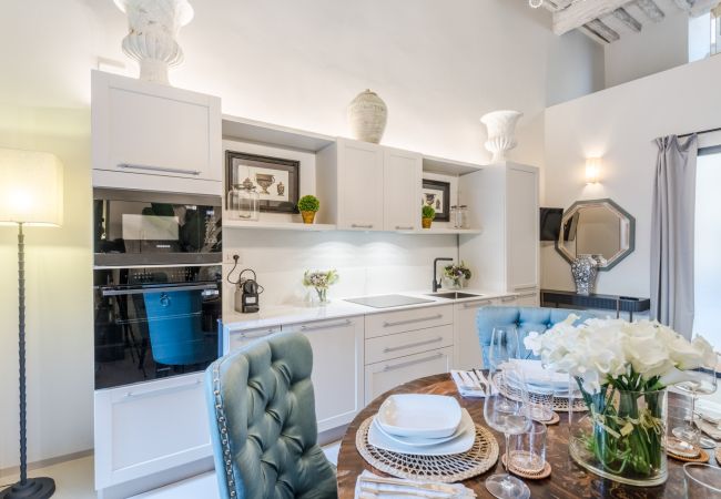 Apartamento em Lucca - A private outdoor, 2 Bedrooms and a Pool inside Lucca Apartamento em Lucca - A private outdoor, 2 Bedrooms and a Pool inside Lucca