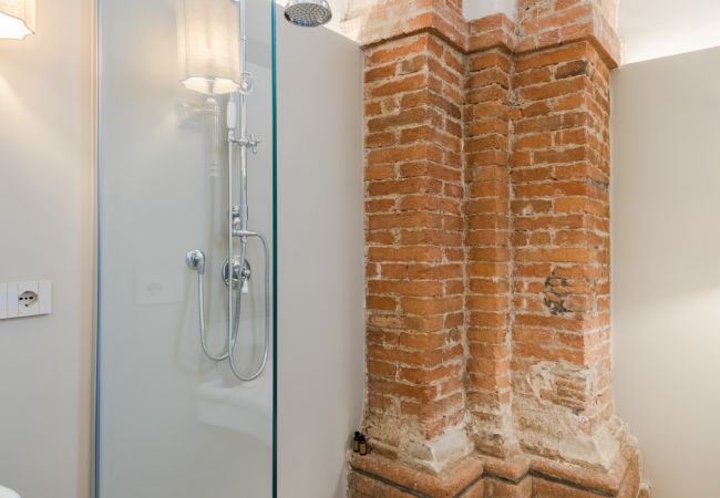 Apartamento em Lucca - A private outdoor, 2 Bedrooms and a Pool inside Lucca Apartamento em Lucca - A private outdoor, 2 Bedrooms and a Pool inside Lucca