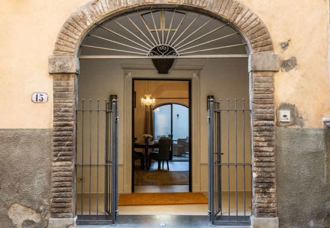 Apartamento em Lucca - A private outdoor, 2 Bedrooms and a Pool inside Lucca Apartamento em Lucca - A private outdoor, 2 Bedrooms and a Pool inside Lucca