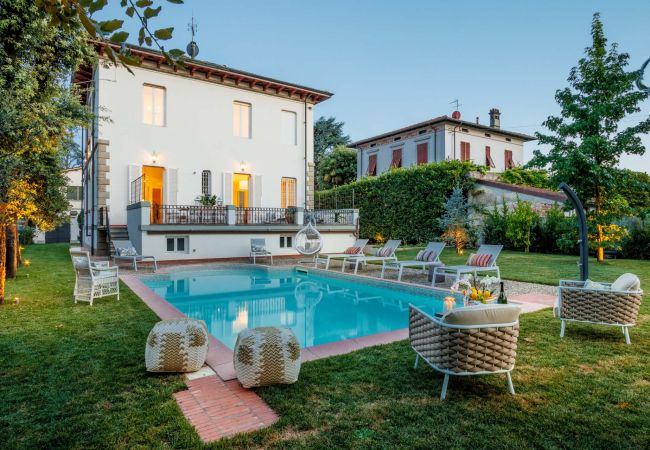Villa em Lucca - Villa Buonamici, a Luxury Villa with Pool in a walking distance from Lucca Villa em Lucca - Villa Buonamici, a Luxury Villa with Pool in a walking distance from Lucca