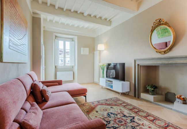 Apartamento em Lucca - Casa Pino 2 bedrooms 2 bathrooms contemporary apartment facing Piazza Anfiteatro Apartamento em Lucca - Casa Pino 2 bedrooms 2 bathrooms contemporary apartment facing Piazza Anfiteatro