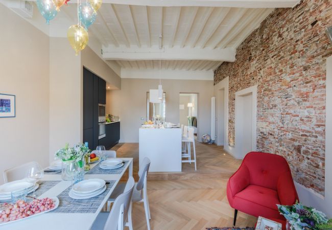 Apartamento em Lucca - Casa Pino 2 bedrooms 2 bathrooms contemporary apartment facing Piazza Anfiteatro Apartamento em Lucca - Casa Pino 2 bedrooms 2 bathrooms contemporary apartment facing Piazza Anfiteatro
