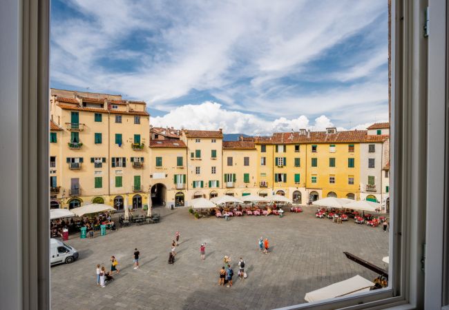 Apartamento em Lucca - Casa Pino 2 bedrooms 2 bathrooms contemporary apartment facing Piazza Anfiteatro Apartamento em Lucca - Casa Pino 2 bedrooms 2 bathrooms contemporary apartment facing Piazza Anfiteatro