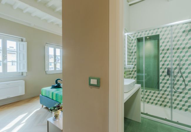 Apartamento em Lucca - Casa Pino 2 bedrooms 2 bathrooms contemporary apartment facing Piazza Anfiteatro Apartamento em Lucca - Casa Pino 2 bedrooms 2 bathrooms contemporary apartment facing Piazza Anfiteatro