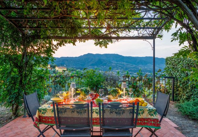 Villa em Lucca - Villa Debby, 2 bedrooms Farmhouse with Pool on the Hills of Lucca Villa em Lucca - Villa Debby, 2 bedrooms Farmhouse with Pool on the Hills of Lucca
