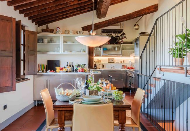 Villa em Lucca - Villa Debby, 2 bedrooms Farmhouse with Pool on the Hills of Lucca Villa em Lucca - Villa Debby, 2 bedrooms Farmhouse with Pool on the Hills of Lucca