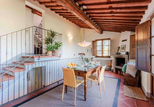 Villa em Lucca - Villa Debby, 2 bedrooms Farmhouse with Pool on the Hills of Lucca Villa em Lucca - Villa Debby, 2 bedrooms Farmhouse with Pool on the Hills of Lucca