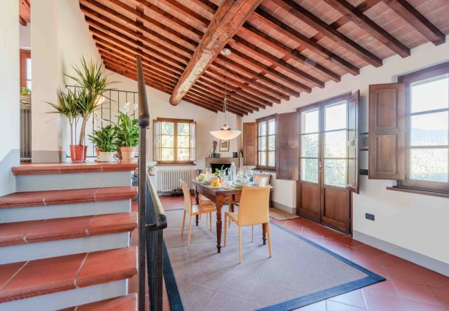 Villa em Lucca - Villa Debby, 2 bedrooms Farmhouse with Pool on the Hills of Lucca Villa em Lucca - Villa Debby, 2 bedrooms Farmhouse with Pool on the Hills of Lucca