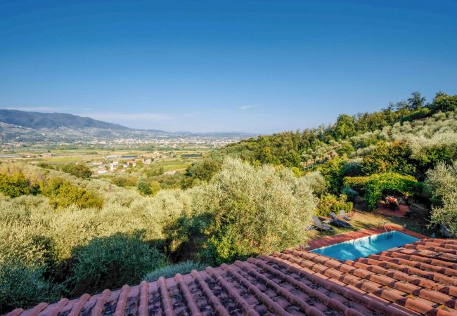 Villa em Lucca - Villa Debby, 2 bedrooms Farmhouse with Pool on the Hills of Lucca Villa em Lucca - Villa Debby, 2 bedrooms Farmhouse with Pool on the Hills of Lucca