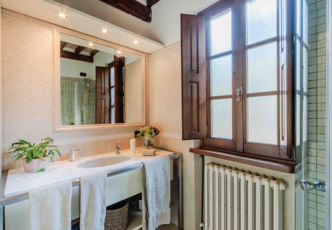 Villa em Lucca - Villa Debby, 2 bedrooms Farmhouse with Pool on the Hills of Lucca Villa em Lucca - Villa Debby, 2 bedrooms Farmhouse with Pool on the Hills of Lucca