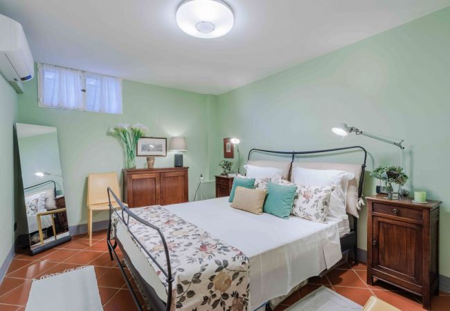 Villa em Lucca - Villa Debby, 2 bedrooms Farmhouse with Pool on the Hills of Lucca Villa em Lucca - Villa Debby, 2 bedrooms Farmhouse with Pool on the Hills of Lucca