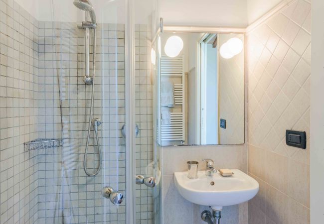 Villa em Lucca - Villa Debby, 2 bedrooms Farmhouse with Pool on the Hills of Lucca Villa em Lucca - Villa Debby, 2 bedrooms Farmhouse with Pool on the Hills of Lucca