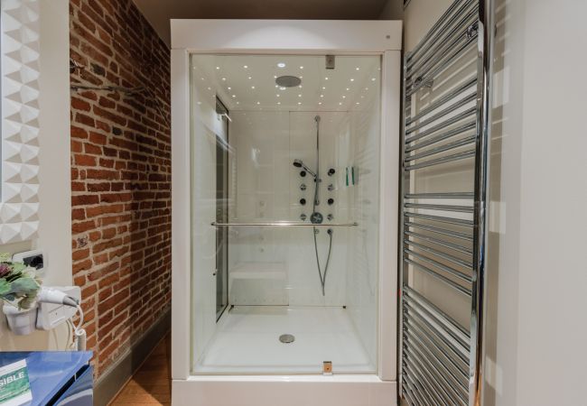 Apartamento em Lucca - The Lucca Heritage Retreat, a Spacious Home with Outdoor inside the Walls of Lucca Apartamento em Lucca - The Lucca Heritage Retreat, a Spacious Home with Outdoor inside the Walls of Lucca