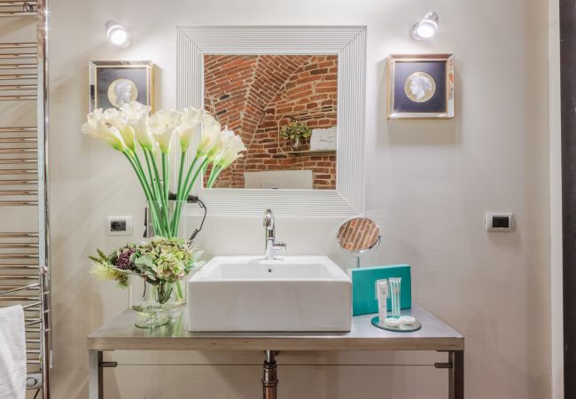 Apartamento em Lucca - The Lucca Heritage Retreat, a Spacious Home with Outdoor inside the Walls of Lucca Apartamento em Lucca - The Lucca Heritage Retreat, a Spacious Home with Outdoor inside the Walls of Lucca