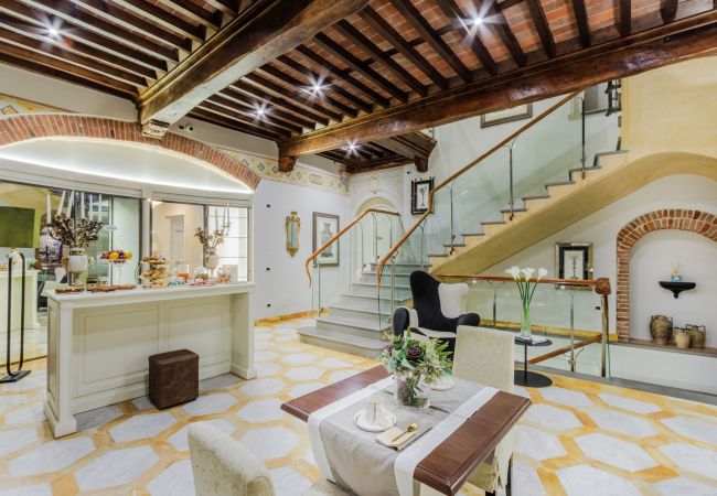 Apartamento em Lucca - The Lucca Heritage Retreat, a Spacious Home with Outdoor inside the Walls of Lucca Apartamento em Lucca - The Lucca Heritage Retreat, a Spacious Home with Outdoor inside the Walls of Lucca