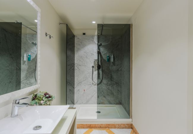 Apartamento em Lucca - The Lucca Heritage Retreat, a Spacious Home with Outdoor inside the Walls of Lucca Apartamento em Lucca - The Lucca Heritage Retreat, a Spacious Home with Outdoor inside the Walls of Lucca