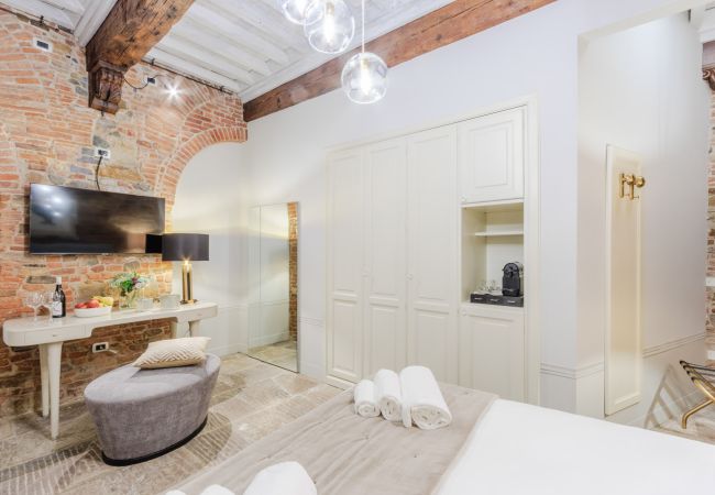 Apartamento em Lucca - The Lucca Heritage Retreat, a Spacious Home with Outdoor inside the Walls of Lucca Apartamento em Lucca - The Lucca Heritage Retreat, a Spacious Home with Outdoor inside the Walls of Lucca