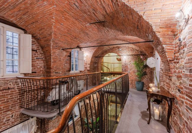 Apartamento em Lucca - The Lucca Heritage Retreat, a Spacious Home with Outdoor inside the Walls of Lucca Apartamento em Lucca - The Lucca Heritage Retreat, a Spacious Home with Outdoor inside the Walls of Lucca