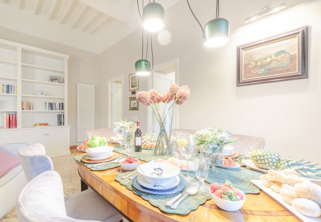 Apartamento em Lucca - Elevate Your Living: Heritage Meets Modernity Apartamento em Lucca - Elevate Your Living: Heritage Meets Modernity