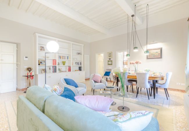 Apartamento em Lucca - Elevate Your Living: Heritage Meets Modernity Apartamento em Lucca - Elevate Your Living: Heritage Meets Modernity