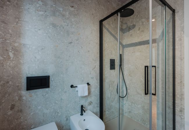 Apartamento em Lucca - Victory Penthouse Contemporary 3 Bedroom Luxury Apartment with Balcony in Lucca Apartamento em Lucca - Victory Penthouse Contemporary 3 Bedroom Luxury Apartment with Balcony in Lucca