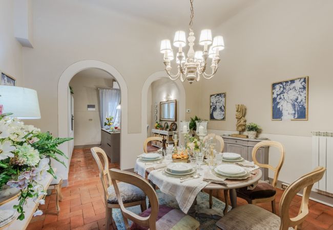 Apartamento em Lucca - Casa Celeste 3 Bedrooms Apartment with Terrace Inside Lucca Apartamento em Lucca - Casa Celeste 3 Bedrooms Apartment with Terrace Inside Lucca