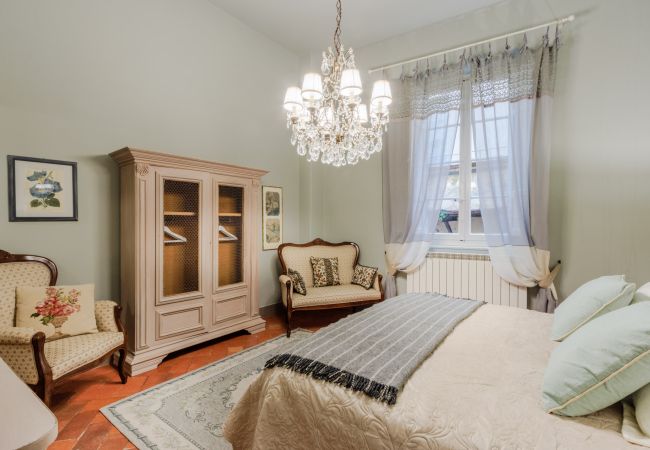 Apartamento em Lucca - Casa Celeste 3 Bedrooms Apartment with Terrace Inside Lucca Apartamento em Lucca - Casa Celeste 3 Bedrooms Apartment with Terrace Inside Lucca