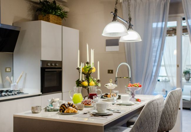 Apartamento em Lucca - Casa Celeste 3 Bedrooms Apartment with Terrace Inside Lucca Apartamento em Lucca - Casa Celeste 3 Bedrooms Apartment with Terrace Inside Lucca