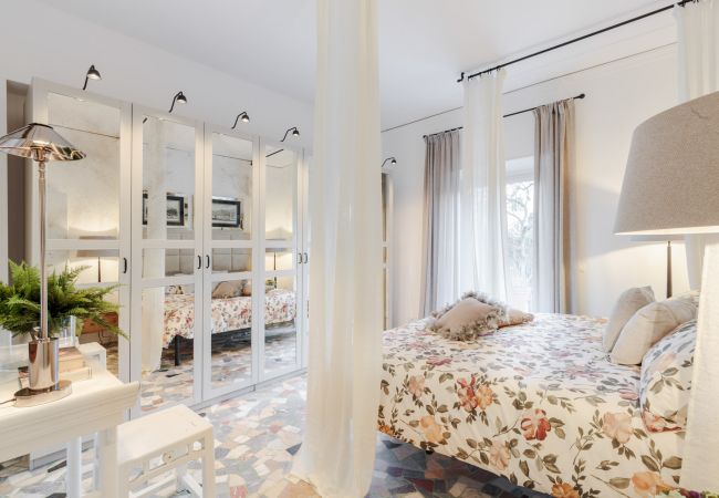 Apartamento em Lucca - Luxury Home, Private Garden and Jacuzzi inside Lucca Apartamento em Lucca - Luxury Home, Private Garden and Jacuzzi inside Lucca