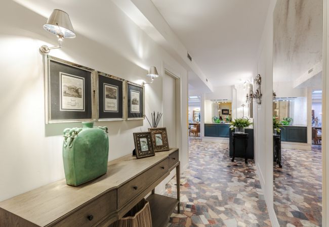 Apartamento em Lucca - Luxury Home, Private Garden and Jacuzzi inside Lucca Apartamento em Lucca - Luxury Home, Private Garden and Jacuzzi inside Lucca