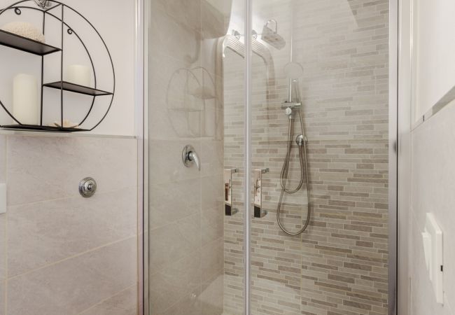 Apartamento em Lucca - Luxury Home, Private Garden and Jacuzzi inside Lucca Apartamento em Lucca - Luxury Home, Private Garden and Jacuzzi inside Lucca