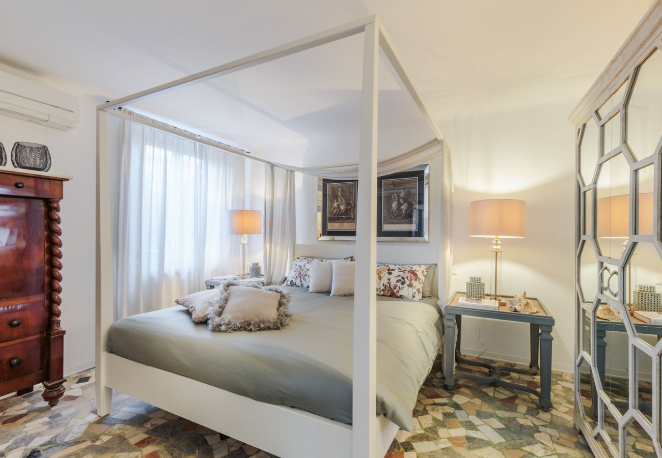 Apartamento em Lucca - Luxury Home, Private Garden and Jacuzzi inside Lucca Apartamento em Lucca - Luxury Home, Private Garden and Jacuzzi inside Lucca