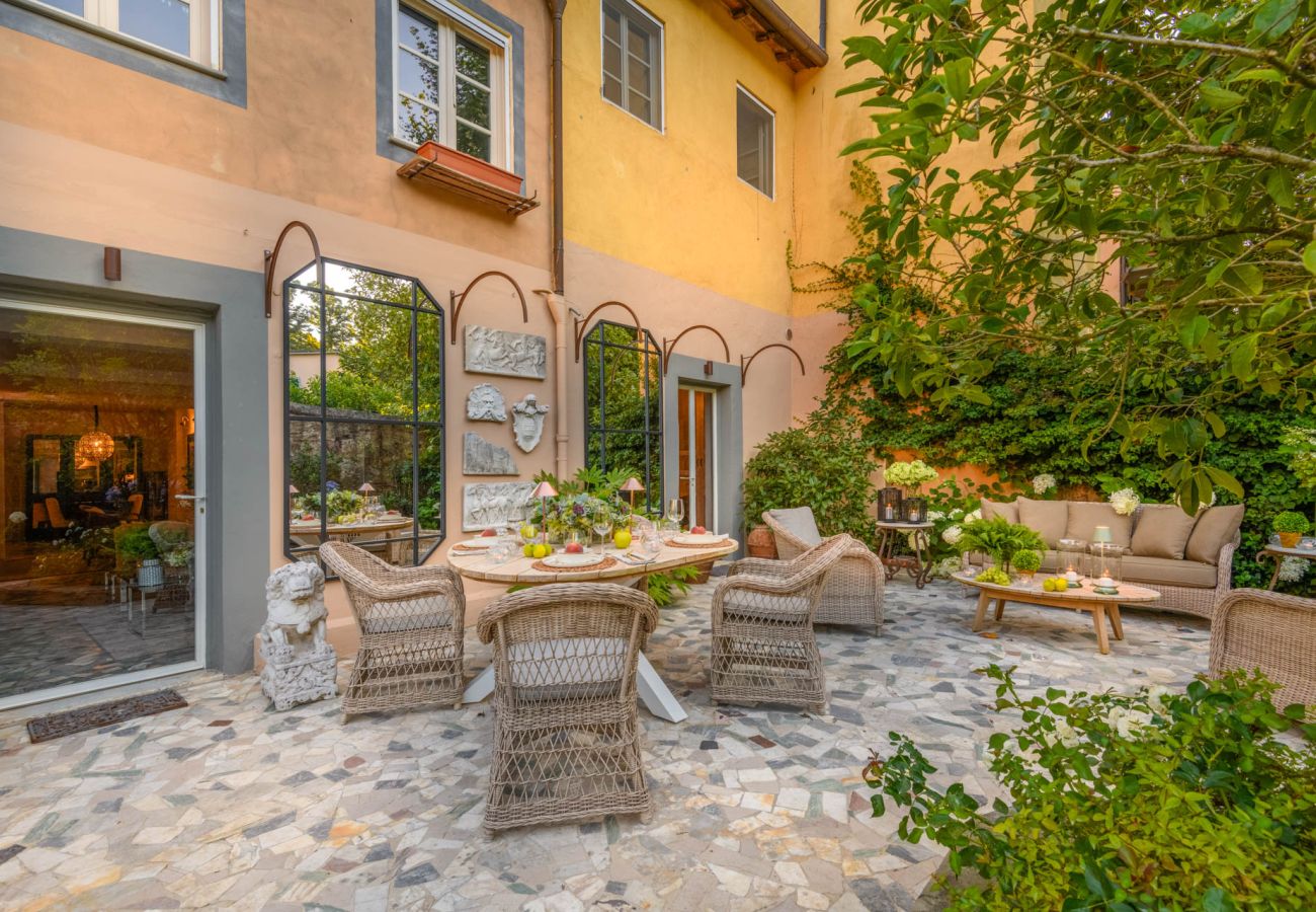 Apartamento em Lucca - Luxury Home, Private Garden and Jacuzzi inside Lucca Apartamento em Lucca - Luxury Home, Private Garden and Jacuzzi inside Lucca