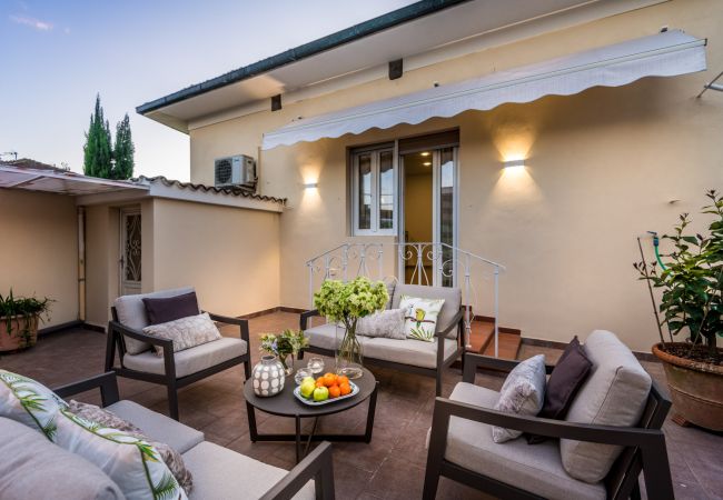 Apartamento em Lucca - Modern 3 Bedrooms Apartment with Terrace inside the Walls of Lucca Apartamento em Lucca - Modern 3 Bedrooms Apartment with Terrace inside the Walls of Lucca