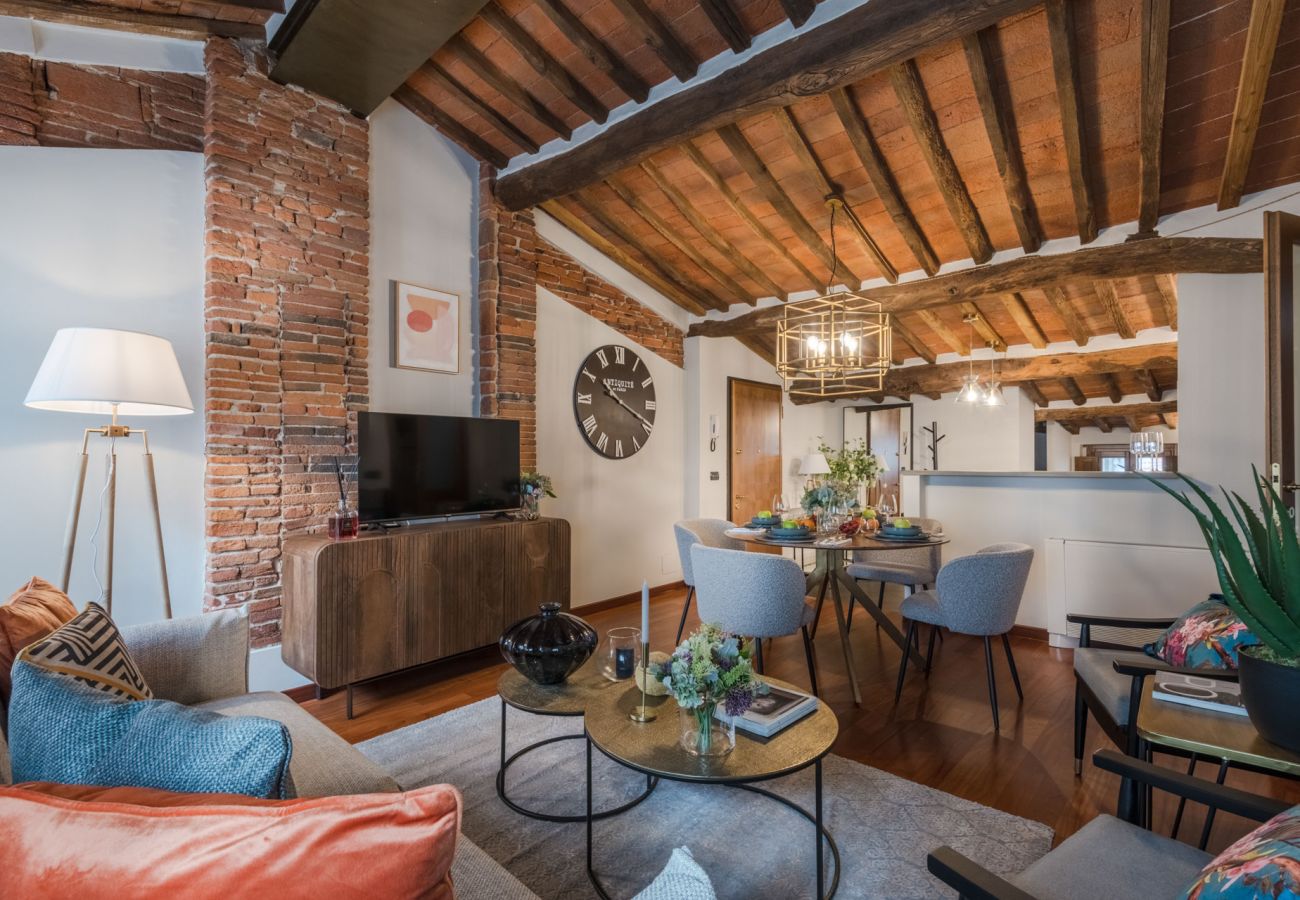 Apartamento em Lucca - Dorina Penthouse 2 bedrooms 2 bathrooms inside the Lucca Walls Apartamento em Lucca - Dorina Penthouse 2 bedrooms 2 bathrooms inside the Lucca Walls