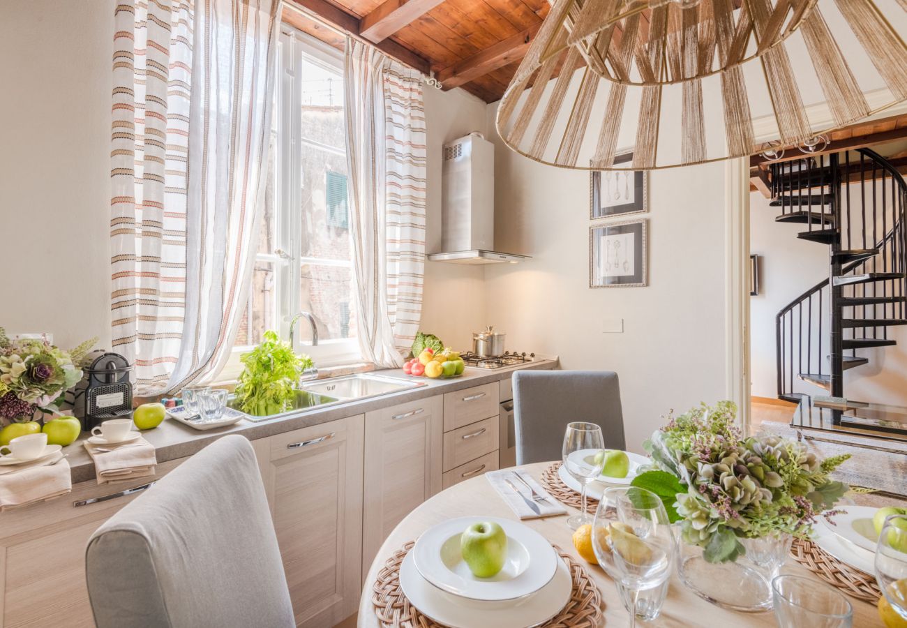 Apartamento em Lucca - Timeless Elegance: A Historic Retreat in Lucca's Art District Apartamento em Lucca - Timeless Elegance: A Historic Retreat in Lucca's Art District
