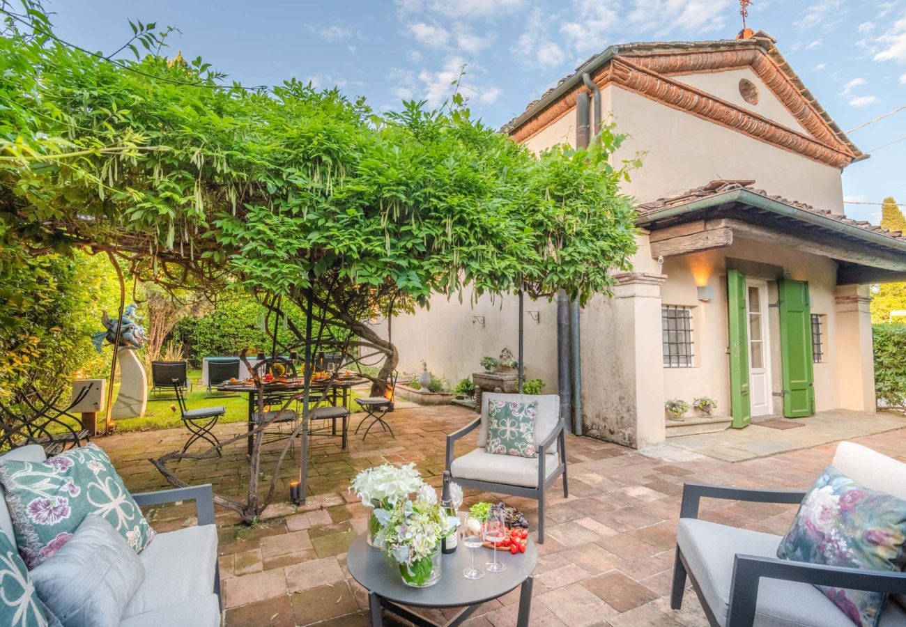 Villa em Lucca - Charming Church converted into Farmhouse with Pool