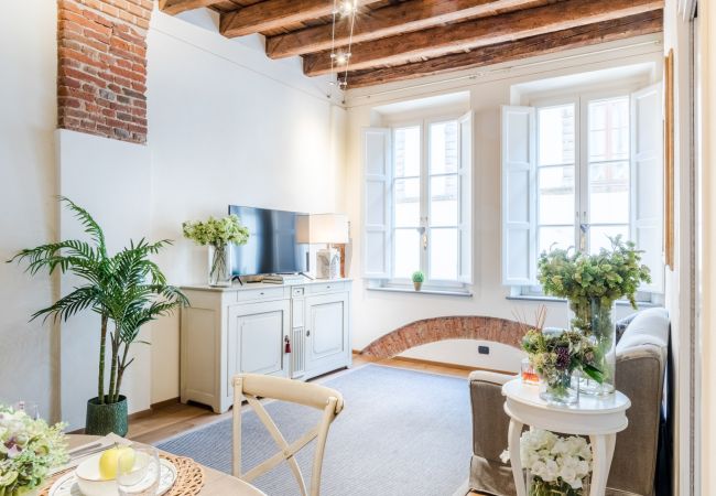 Apartamento em Lucca - Smart 2 Bedrooms Apartment close to Bus Terminal Apartamento em Lucca - Smart 2 Bedrooms Apartment close to Bus Terminal