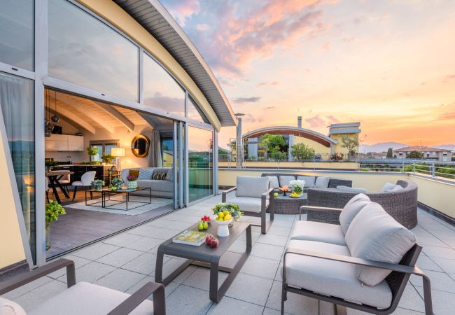 Apartamento em Lucca - Modern Panoramic Loft with Terrace, Elevator, Parking Apartamento em Lucca - Modern Panoramic Loft with Terrace, Elevator, Parking