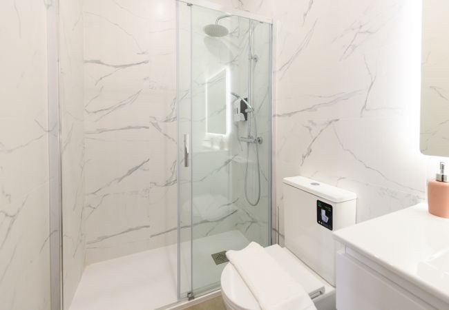 Apartamento em Madrid - Elegancia y Funcionalidad en San Bernardo: Piso con Baños en Suite Apartamento em Madrid - Elegancia y Funcionalidad en San Bernardo: Piso con Baños en Suite