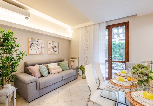 Apartamento em Lucca - Smart Apartment with Outdoor and Private Parking Apartamento em Lucca - Smart Apartment with Outdoor and Private Parking