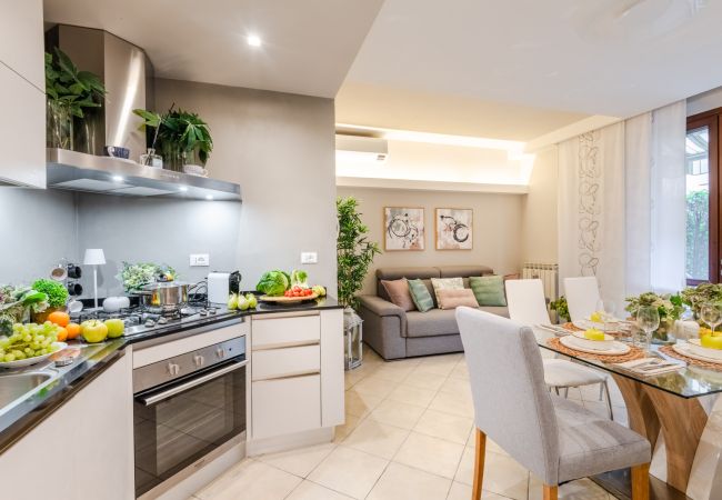 Apartamento em Lucca - Smart Apartment with Outdoor and Private Parking Apartamento em Lucca - Smart Apartment with Outdoor and Private Parking