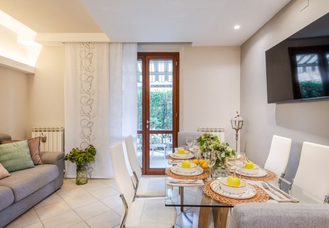 Apartamento em Lucca - Smart Apartment with Outdoor and Private Parking Apartamento em Lucca - Smart Apartment with Outdoor and Private Parking
