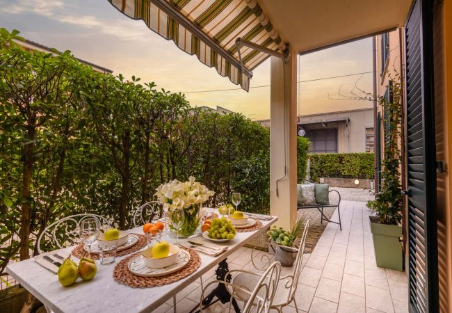 Apartamento em Lucca - Smart Apartment with Outdoor and Private Parking Apartamento em Lucca - Smart Apartment with Outdoor and Private Parking