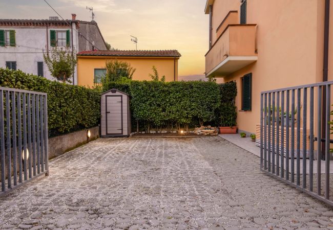 Apartamento em Lucca - Smart Apartment with Outdoor and Private Parking Apartamento em Lucca - Smart Apartment with Outdoor and Private Parking