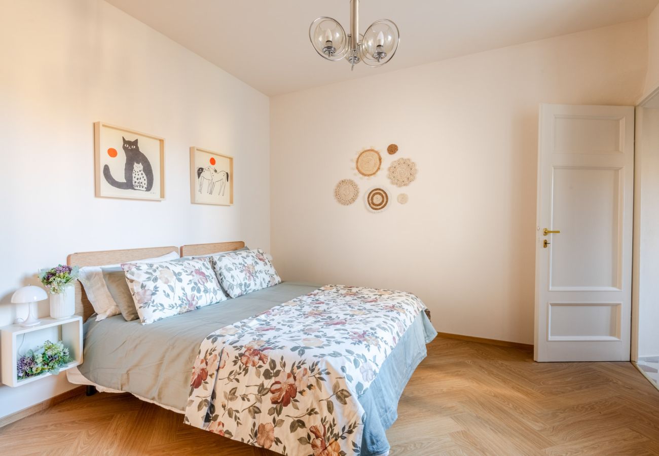 Apartamento em Lucca - Spacious Apartment Overlooking the Canal in Lucca – 3 Bedrooms, 2 Bathrooms Apartamento em Lucca - Spacious Apartment Overlooking the Canal in Lucca – 3 Bedrooms, 2 Bathrooms