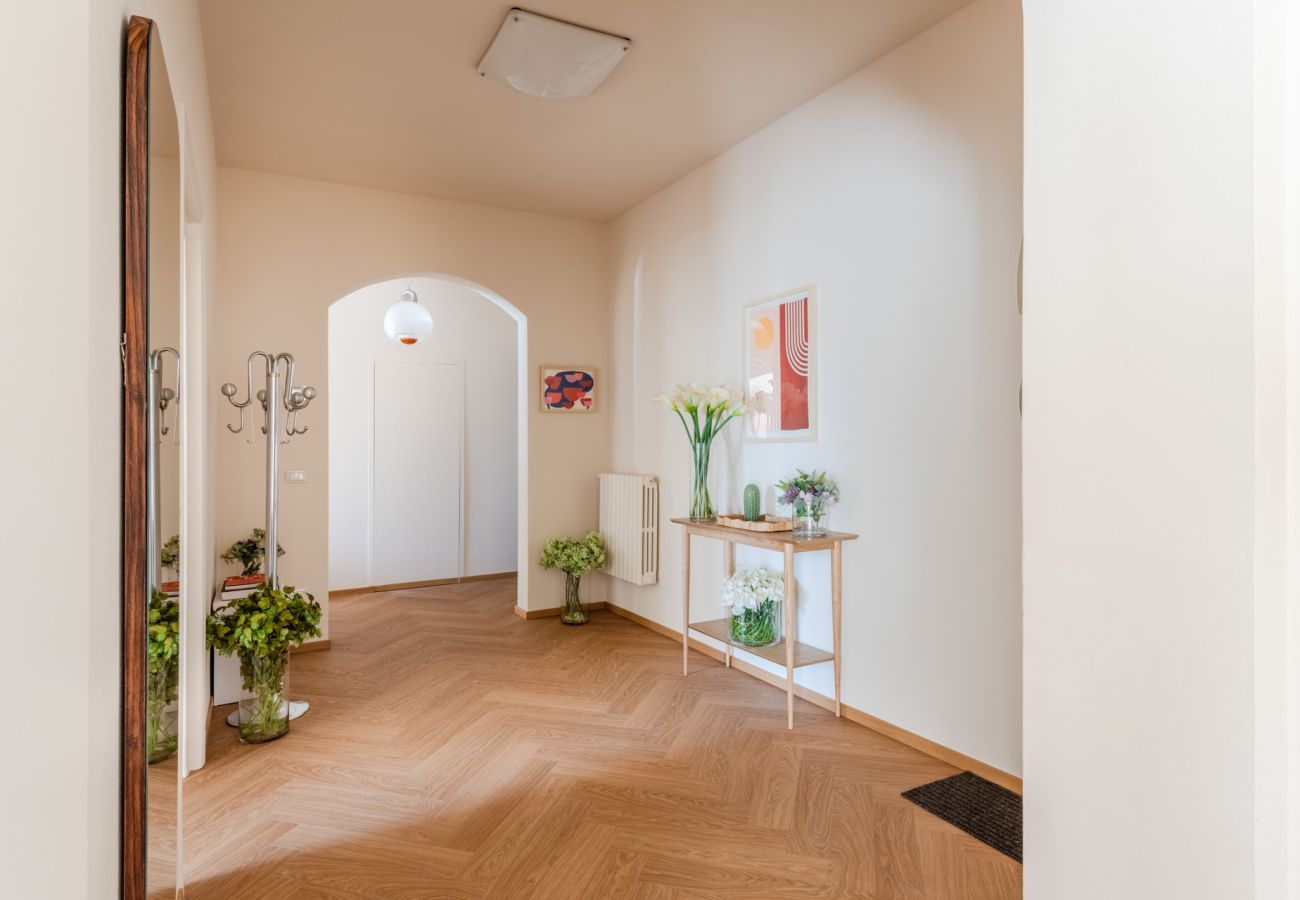 Apartamento em Lucca - Spacious Apartment Overlooking the Canal in Lucca – 3 Bedrooms, 2 Bathrooms Apartamento em Lucca - Spacious Apartment Overlooking the Canal in Lucca – 3 Bedrooms, 2 Bathrooms